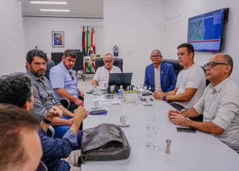 Cícero Lucena ouve pleitos de empresários para fomentar atividades comerciais no Centro Histórico