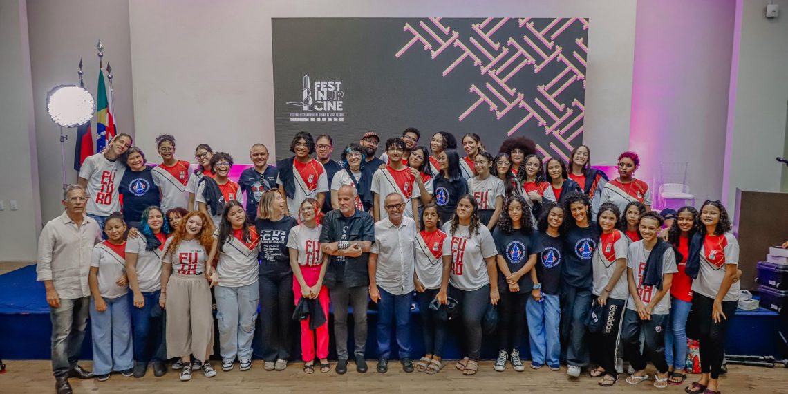 Cícero Lucena destaca assistência especializada da Prefeitura e projeta ampliar acolhimento de pacientes raros na Capital