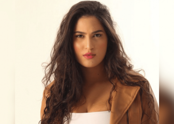 Atriz morre atropelada após parar carro no acostamento para trocar pneu