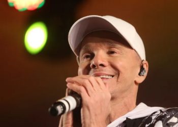 Cantor Netinho alega atraso, abandona trio e não conclui show no Folia de Rua