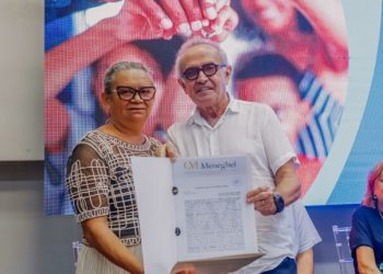 Cicero entrega chaves de 12 novos imóveis para famílias do bairro São José