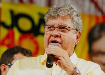 João Azevêdo rebate Pedro Cunha Lima após versos ofensivos: “acusações levianas”