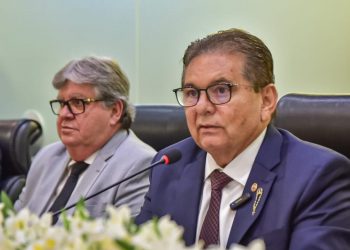 Adriano apresenta voto de aplausos ao governador e secretário de Segurança pela redução da violência no carnaval