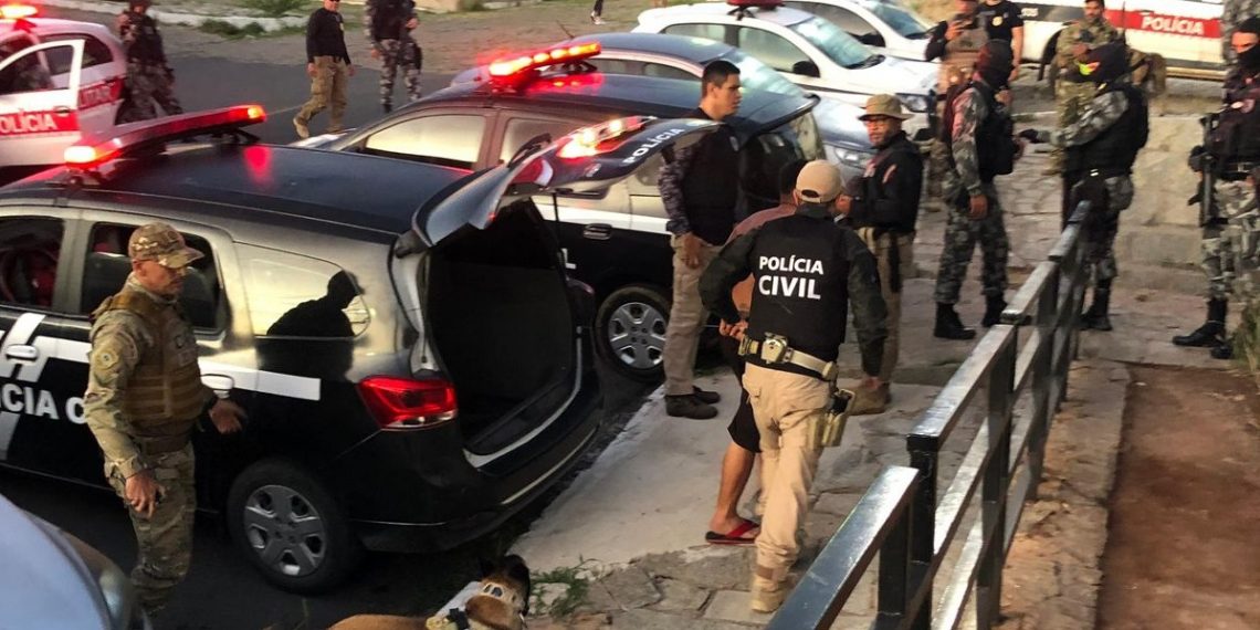 Operação cumpre mandado de prisão contra suspeitos de homicídio na PB; armas e drogas são apreendidas