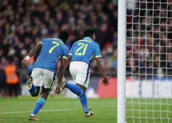 Com gol de Endrick, Brasil vence a Inglaterra na estreia de Dorival Júnior