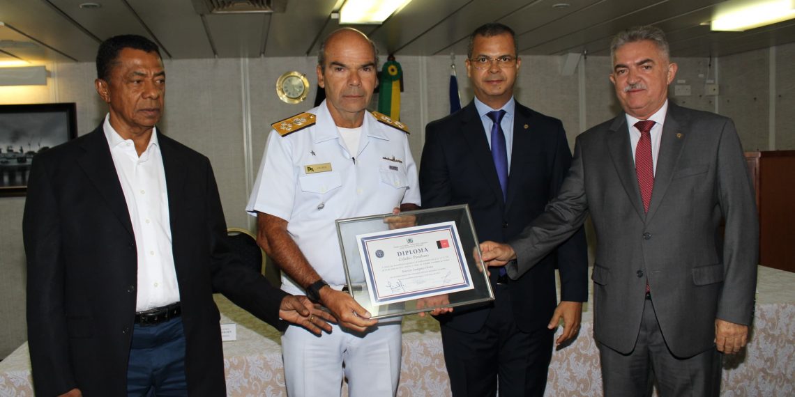 ALPB concede cidadania paraibana ao Comandante da Marinha Marcos Sampaio Olsen
