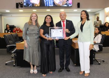 ALPB concede cidadania paraibana à empresária Paula Graziela Miguel Soares da Silva