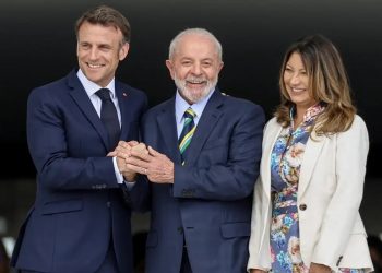 Lula concede a Macron a Ordem Nacional do Cruzeiro do Sul