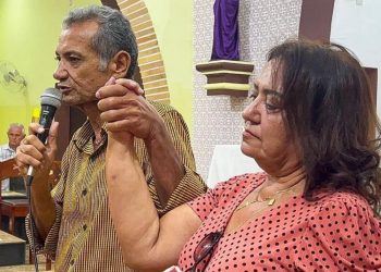 EMOÇÃO E AGRADECIMENTO: população de Juru lota igreja para celebrar vitória do ex-prefeito Luiz Galvão contra câncer