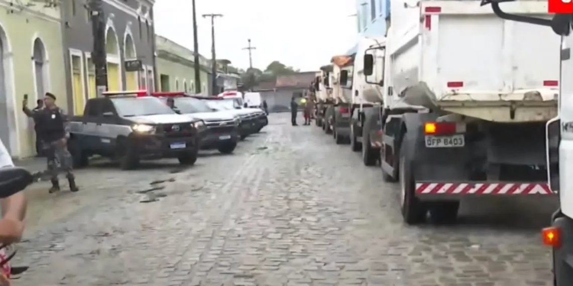 Operação faz a demolição de estruturas irregulares em área de preservação