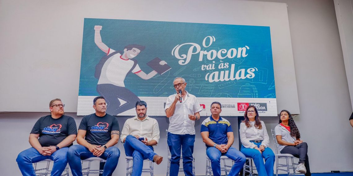 Prefeito lança versão 2024 do Programa Procon vai às aulas para alunos da Rede Municipal, com auxílio de R$ 700