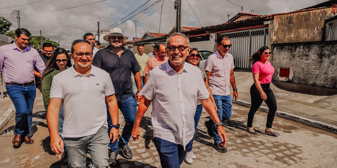 Cícero Lucena entrega 35 ruas pavimentadas e estruturadas pela Prefeitura em 21 bairros