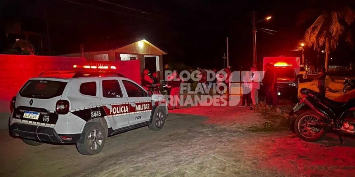 Homem é morto e filho é baleado na cidade de Conde