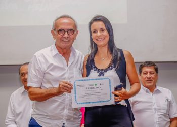 Cícero Lucena entrega certificados para 56 participantes de curso oferecido pela Prefeitura de João Pessoa