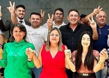 Blogueira e pré-candidata à vereadora é cancelada nas redes sociais por vídeo chutando sapo e depreciando mulheres