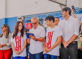 Cícero Lucena autoriza o início das obras de reconstrução da Escola Chico Xavier
