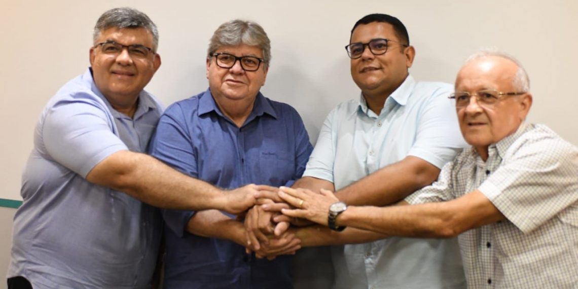 Prefeito e pré-candidato a prefeito de Caaporã deixam União Brasil e se filiam ao PSB 