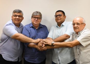 Prefeito e pré-candidato a prefeito de Caaporã deixam União Brasil e se filiam ao PSB 