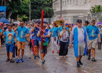 Prefeito faz percurso da Via Sacra e destaca sentimento de renovação da fé e devoção na Sexta-feira da Paixão