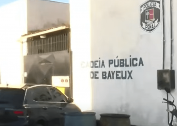 Polícia descobre túnel em cadeia pública e impede fuga de presos, em Bayeux