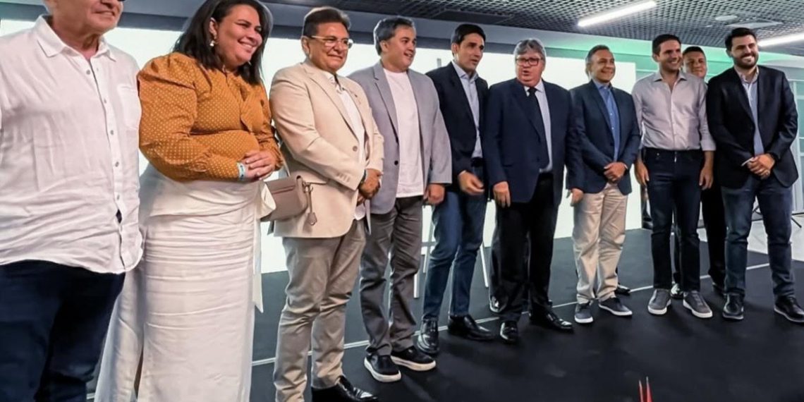 Inauguração do novo Aeroporto Internacional de JP coloca João Azevêdo e Efraim lado a lado