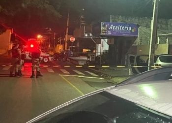 Motorista por aplicativo morre e três pessoas ficam feridas em ataque a tiros, em Mangabeira