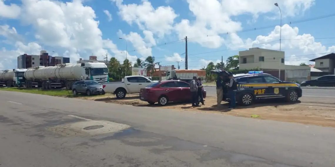 Operação da PRF em Cabedelo investiga denúncia de irregularidades no transporte de combustíveis
