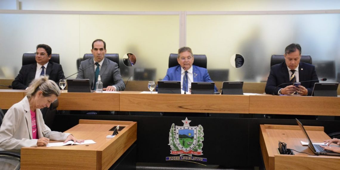 ALPB debate prerrogativas do Poder Legislativo Estadual em sessão especial