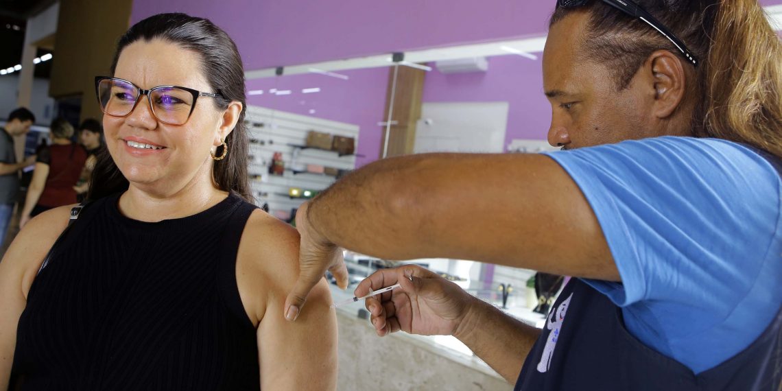 População atende chamado, participa do ‘Dia D’ e garante imunização contra dengue e Influenza