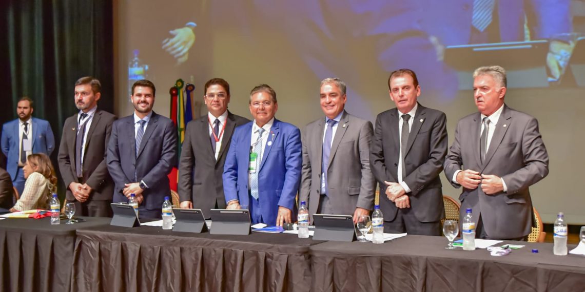 ALPB concede cidadania paraibana a André Luiz Ceciliano e medalha Epitácio Pessoa a Newton Vita