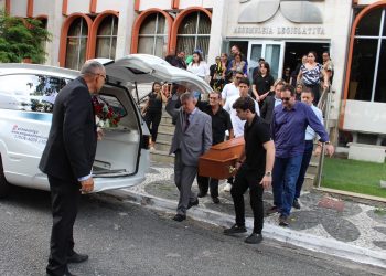 Família, amigos e autoridades se despedem do ex-deputado Agassis Almeida em velório na ALPB