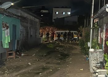 Baleado na cabeça, jovem grita por socorro, mas morre na frente da casa do tio, em Mandacaru