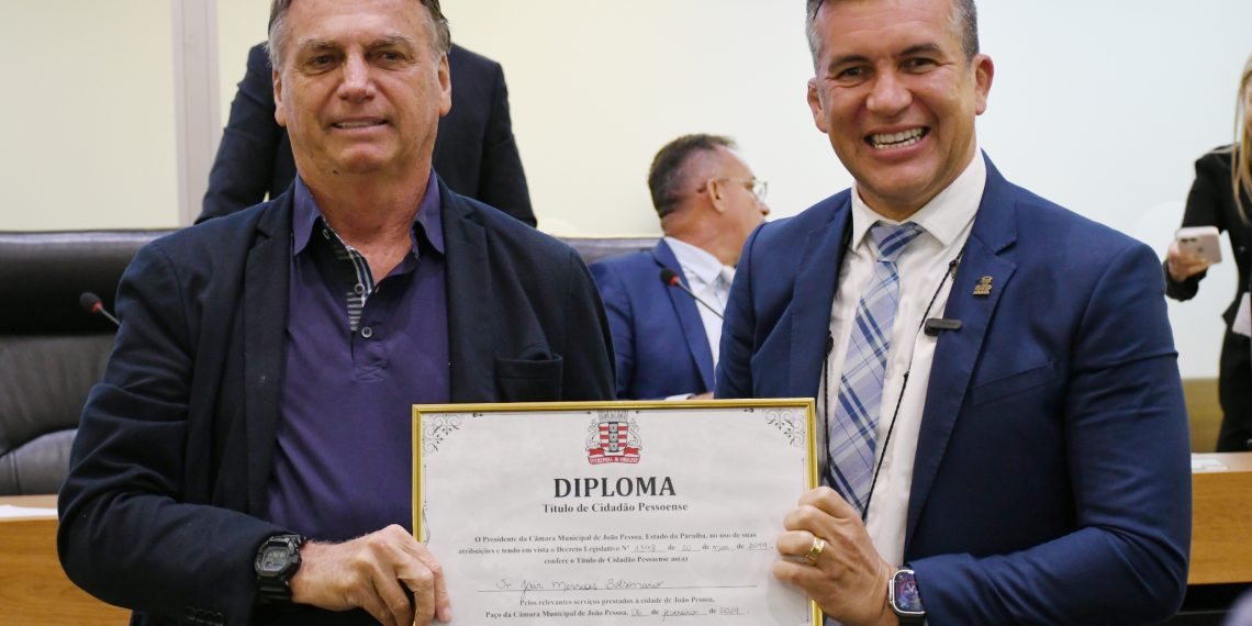 Ex-presidente Jair Bolsonaro recebe o Título de Cidadão Pessoense e Paraibano