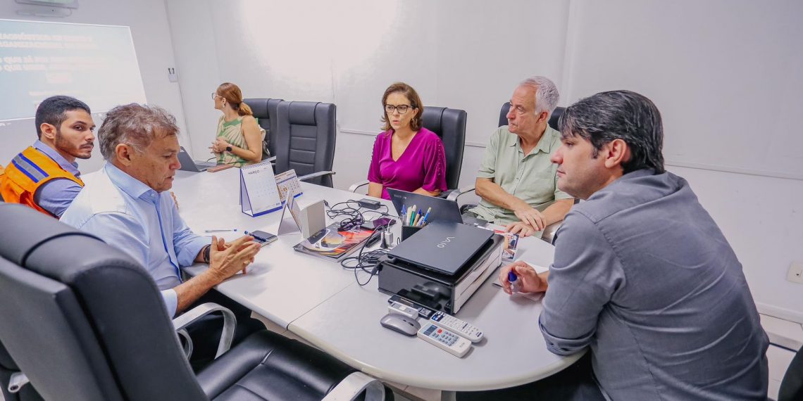 Leo Bezerra ressalta fortalecimento de gestão de riscos da Prefeitura de João Pessoa em reunião estratégica com equipe