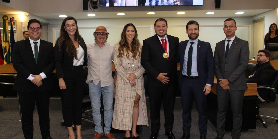 Assembleia Legislativa homenageia o humorista Renan da Resenha