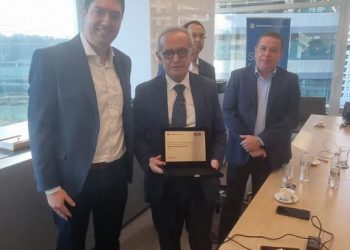 Cícero Lucena recebe prêmio da Motorola Solutions por investimentos na área de tecnologia em João Pessoa