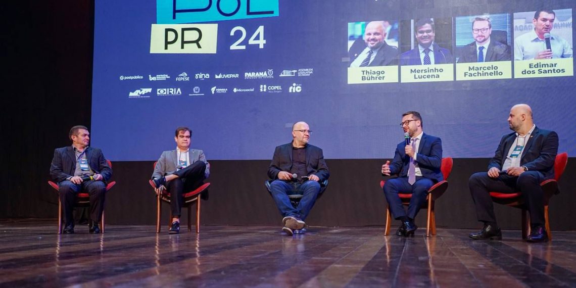 Mersinho debate Política Digital durante participação no Compol 2024 em Curitiba