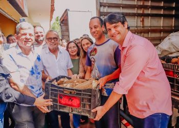 Durante distribuição de 65 toneladas de alimentos para instituições, prefeito reforça importância da geração de renda no PAA