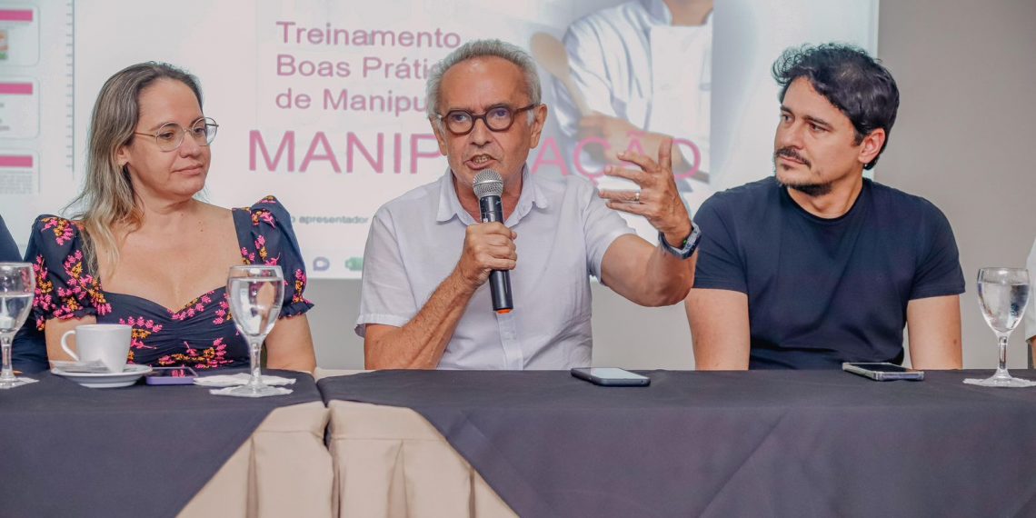 Prefeito abre curso de manipulação de alimentos e projeta oportunidades de trabalho no setor de turismo e serviços