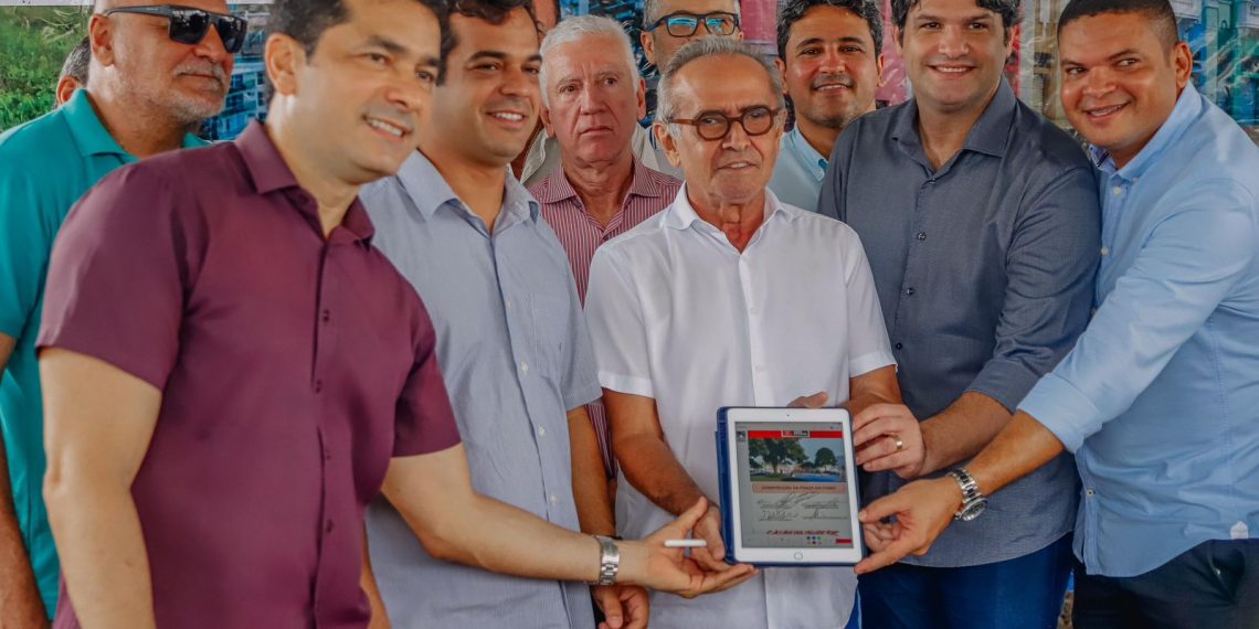 Prefeito autoriza construção de praça no Bancários e anuncia outras três em Mumbaba, Ipês e Alto do Mateus