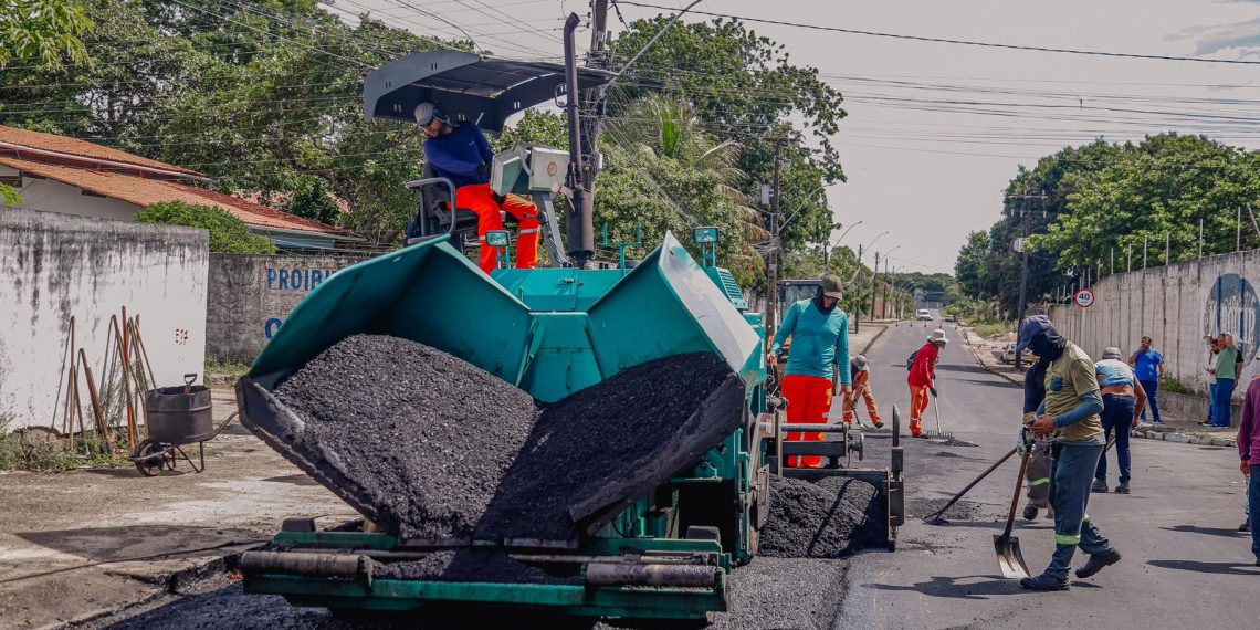 Prefeito inspeciona obras de asfaltamento no Portal do Sol e destaca melhoria da mobilidade no acesso ao Altiplano