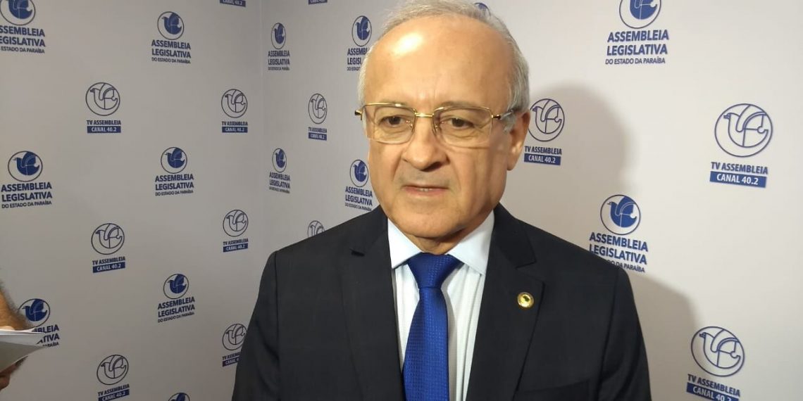 Deputado Branco Mendes defende exoneração de secretário de Educação: “bancada vai decidir”