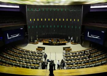 Câmara reajusta valores e deputados vão ganhar R$ 842 por dia em viagens a trabalho