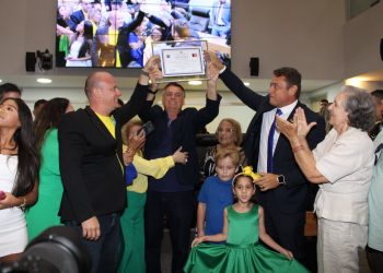 ALPB entrega título de cidadão paraibano ao ex-presidente Jair Bolsonaro