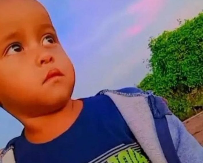 Filho morre baleado na cabeça e pai fica ferido durante tiroteio em barbearia, em Santa Rita