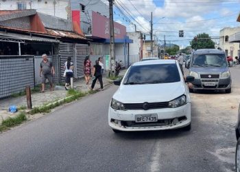 Perseguição e troca de tiros: trio é preso e suspeito fica ferido, em Jaguaribe