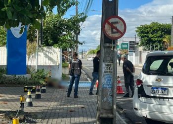 Mulher trans é encontrada morta com golpe de faca, em Jaguaribe