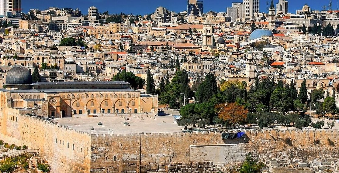 Irã lança ataque com mais de 100 drones contra Israel em retaliação