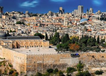 Irã lança ataque com mais de 100 drones contra Israel em retaliação