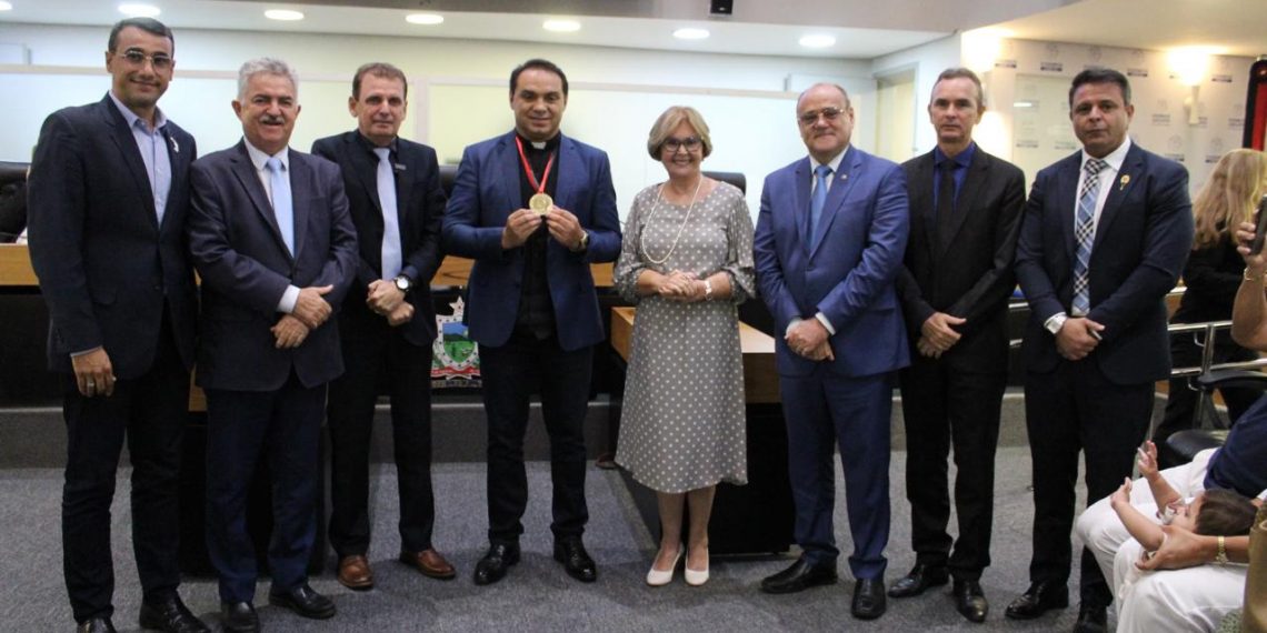 ALPB presta homenagens a sacerdotes da Igreja Católica na Paraíba
